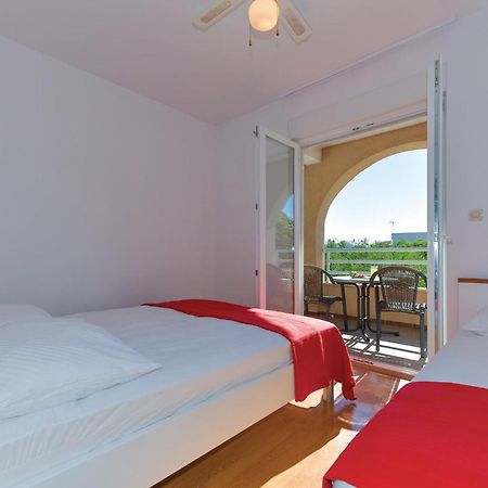 Gorgeous Apartment In Vodice With Kitchen 外观 照片