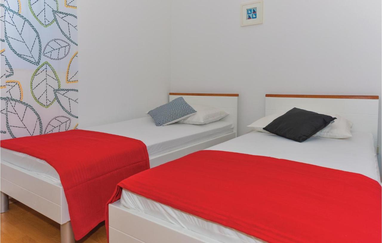 Gorgeous Apartment In Vodice With Kitchen 外观 照片