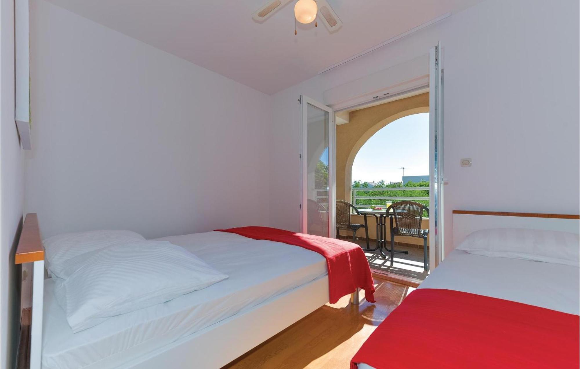 Gorgeous Apartment In Vodice With Kitchen 外观 照片