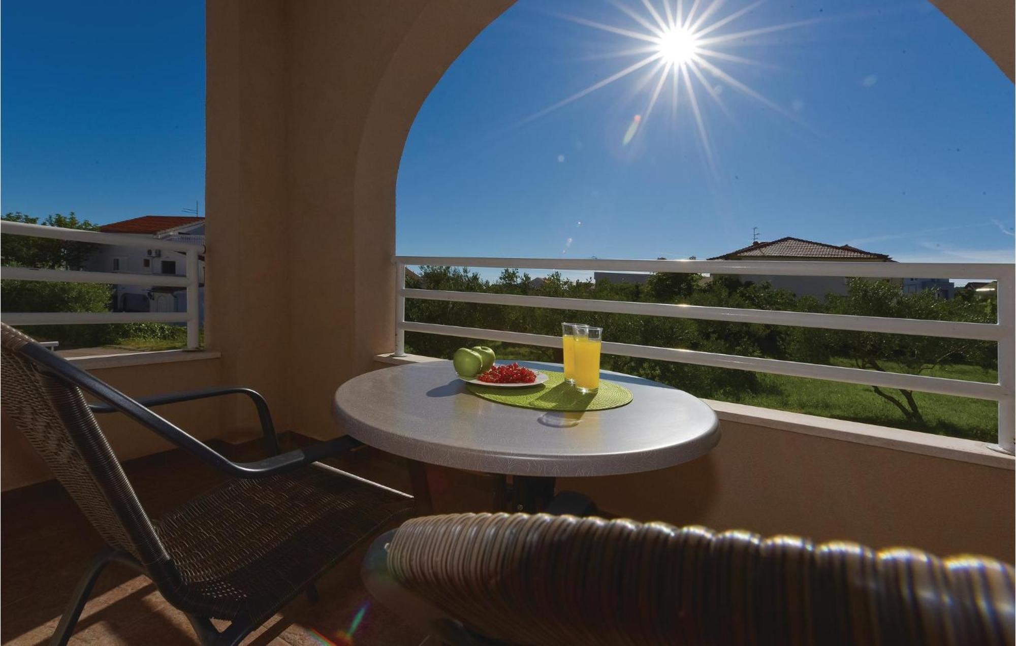 Gorgeous Apartment In Vodice With Kitchen 外观 照片