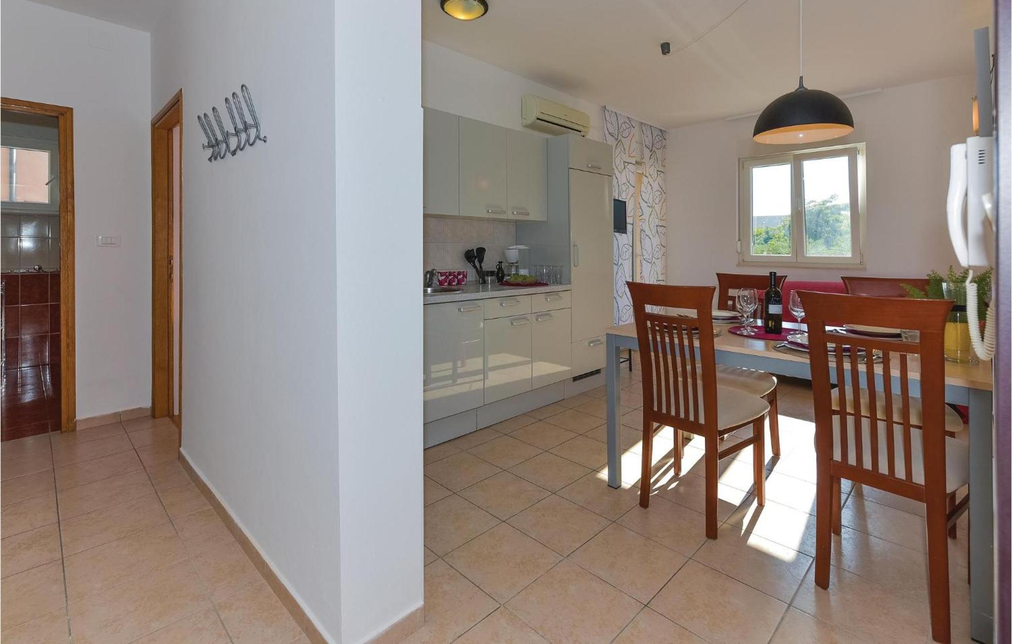 Gorgeous Apartment In Vodice With Kitchen 外观 照片