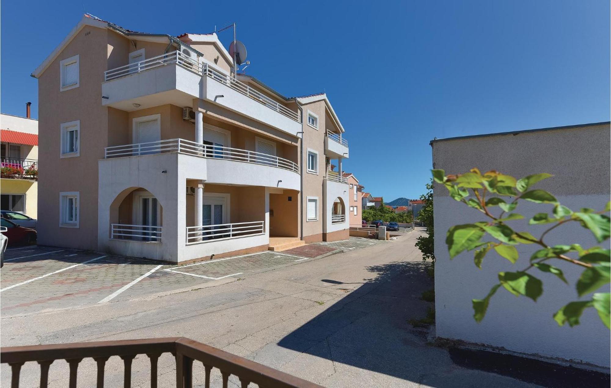 Gorgeous Apartment In Vodice With Kitchen 外观 照片