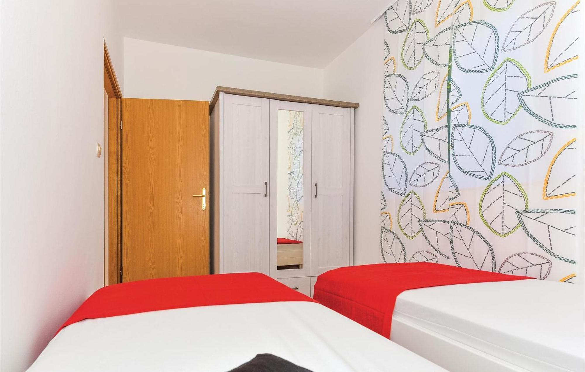 Gorgeous Apartment In Vodice With Kitchen 外观 照片